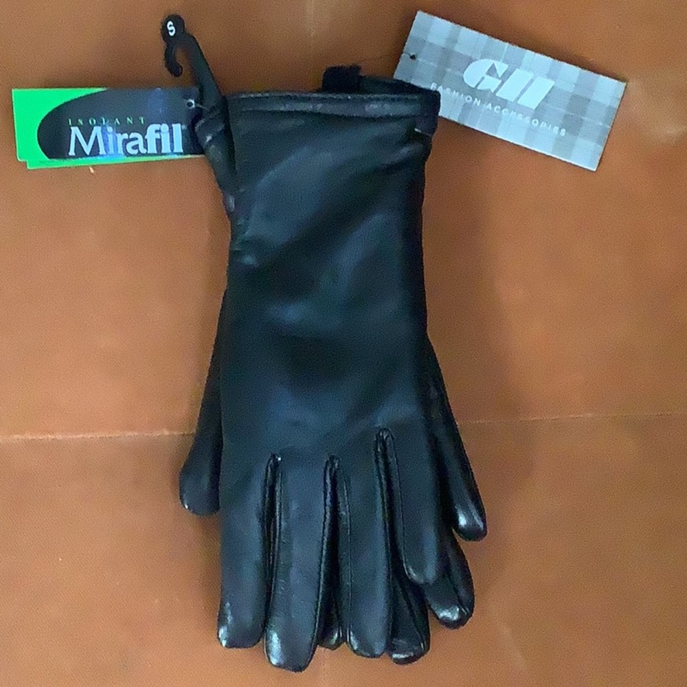 Genuine leather black ladies gloves.  Size small  New